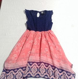 Girls size 6 lot 4 shirts, 2 leggings. 1 dress